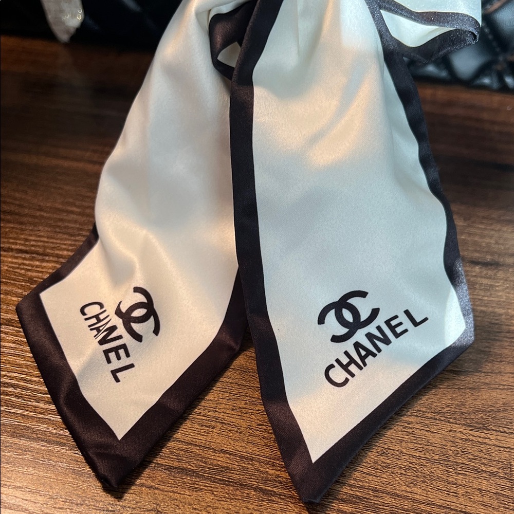 Cream and Black Silk Logo Bow Scrunchie - Picture 2 of 6